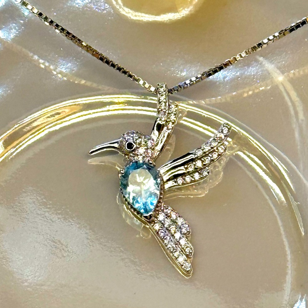 NTS1 0.9CT Teardrop cut Natural Sky Blue Topaz Hummingbird Pendant 18K WG S925